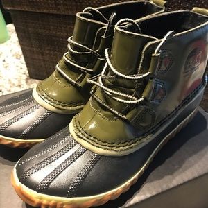 New SOREL out n about rain boots